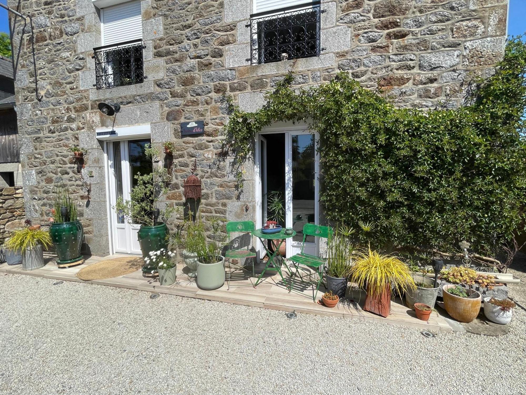 Ferienwohnung Chez Trotro Saint-Pierre-de-Plesguen Exterior foto